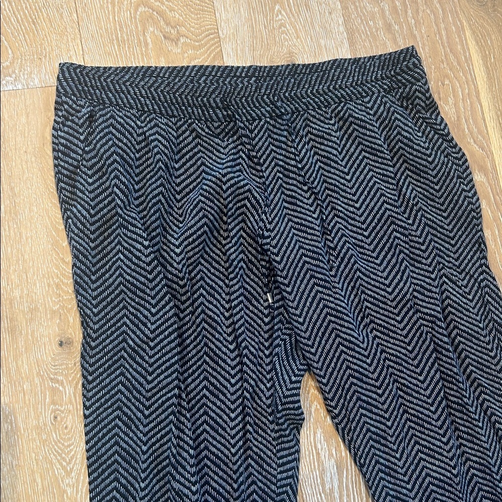 Old Navy Drawstring Herringbone Pants - Picture 2 of 7